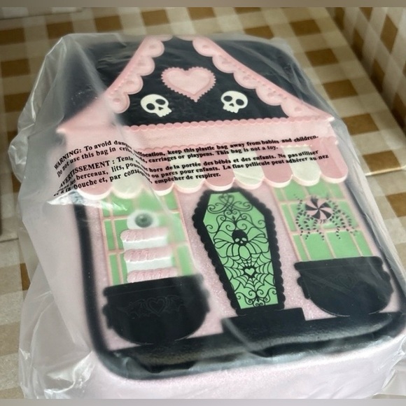 🆕🕸️ BATH & BODY WORKS LIMITED EDITION HALLOWEEN GLOW-IN-THE-DARK CROSSBODY BAG. - Picture 11 of 16